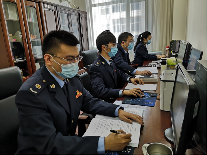 国家税务总局辽宁省税务局 图片新闻 灯塔市税务局:业务工作不间断 "