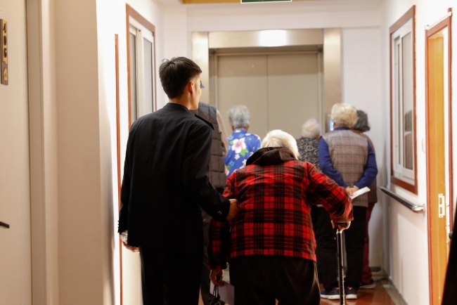 善孝为先爱满重阳_峡山区人社局_